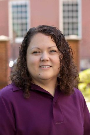 Headshot of Amanda Knoth